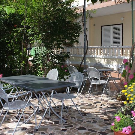 Apartments And Rooms By The Sea Palit, Rab - 5010 Экстерьер фото