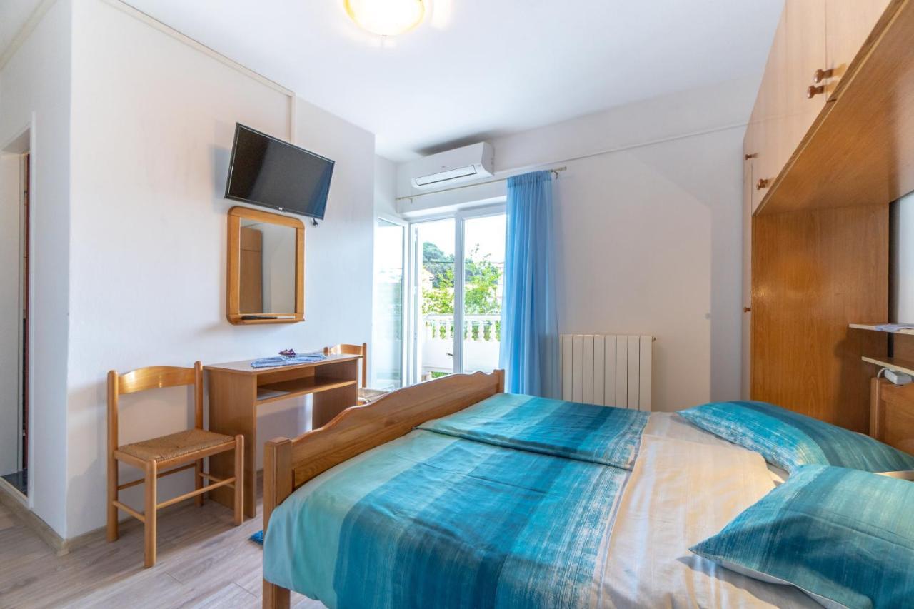 Apartments And Rooms By The Sea Palit, Rab - 5010 Экстерьер фото