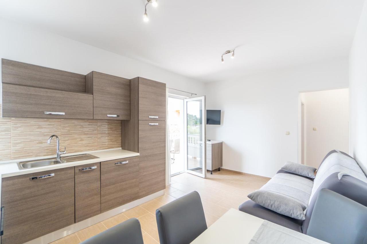 Apartments And Rooms By The Sea Palit, Rab - 5010 Экстерьер фото