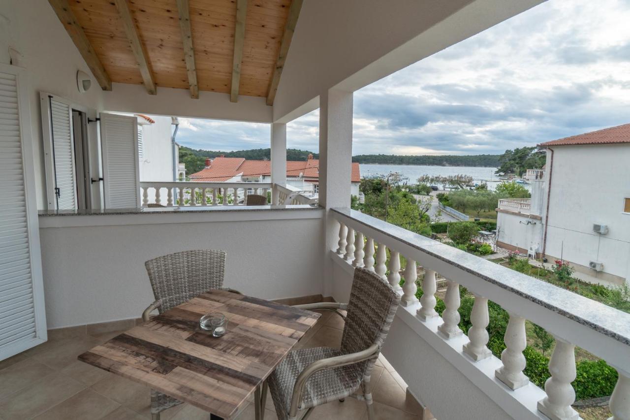 Apartments And Rooms By The Sea Palit, Rab - 5010 Экстерьер фото