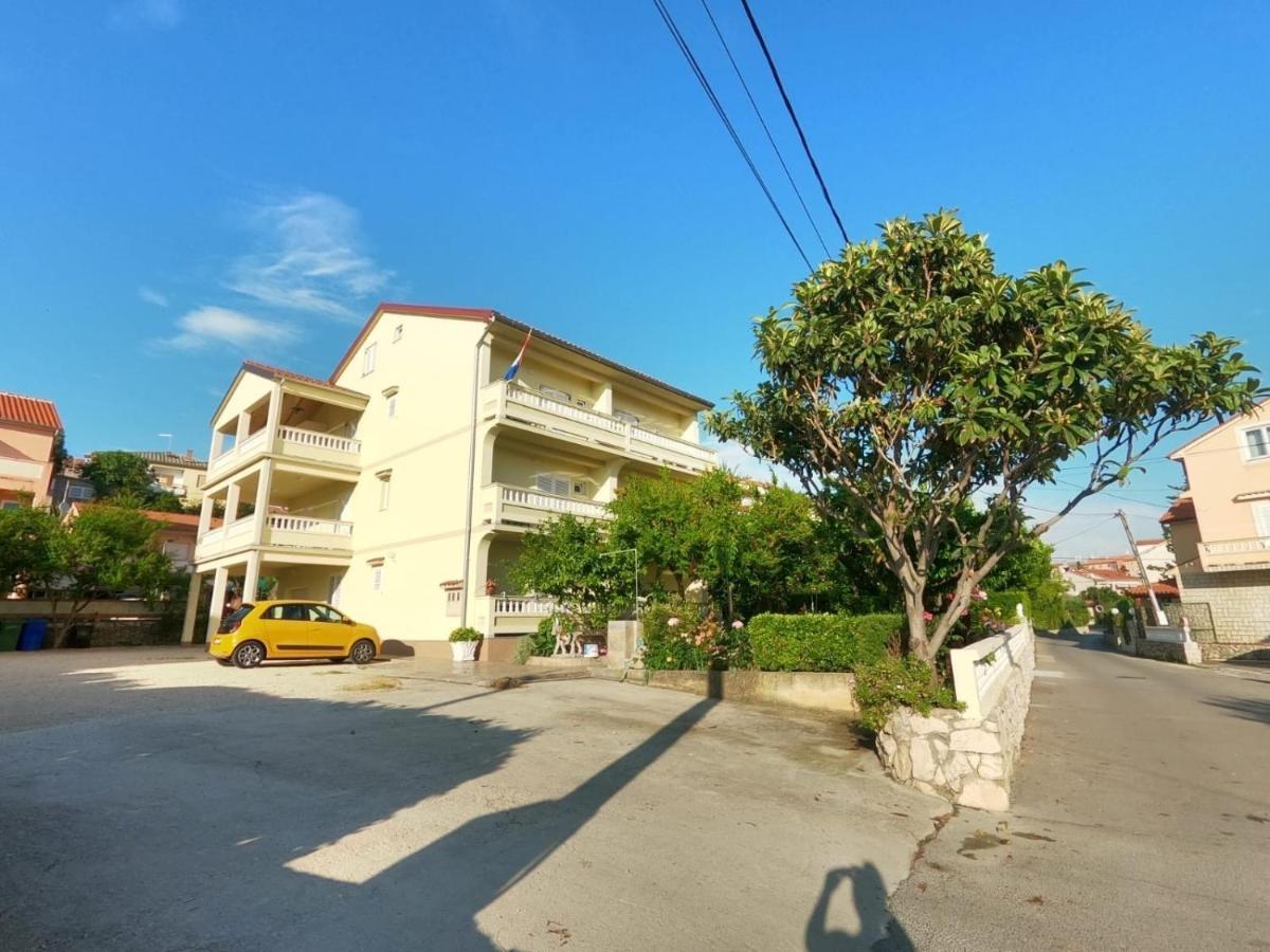 Apartments And Rooms By The Sea Palit, Rab - 5010 Экстерьер фото
