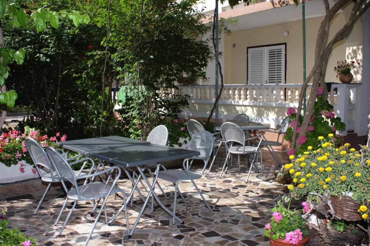 Apartments And Rooms By The Sea Palit, Rab - 5010 Экстерьер фото