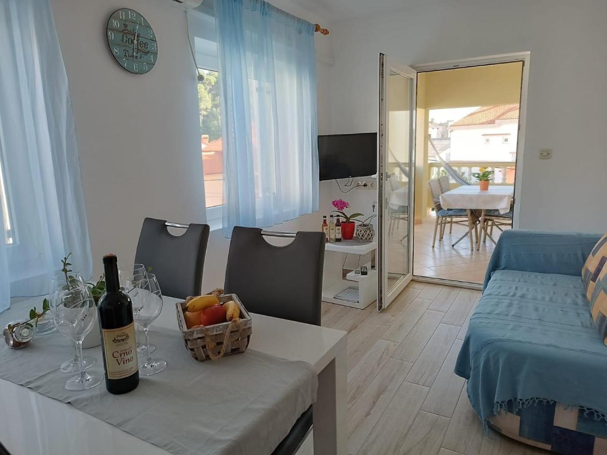 Apartments And Rooms By The Sea Palit, Rab - 5010 Экстерьер фото