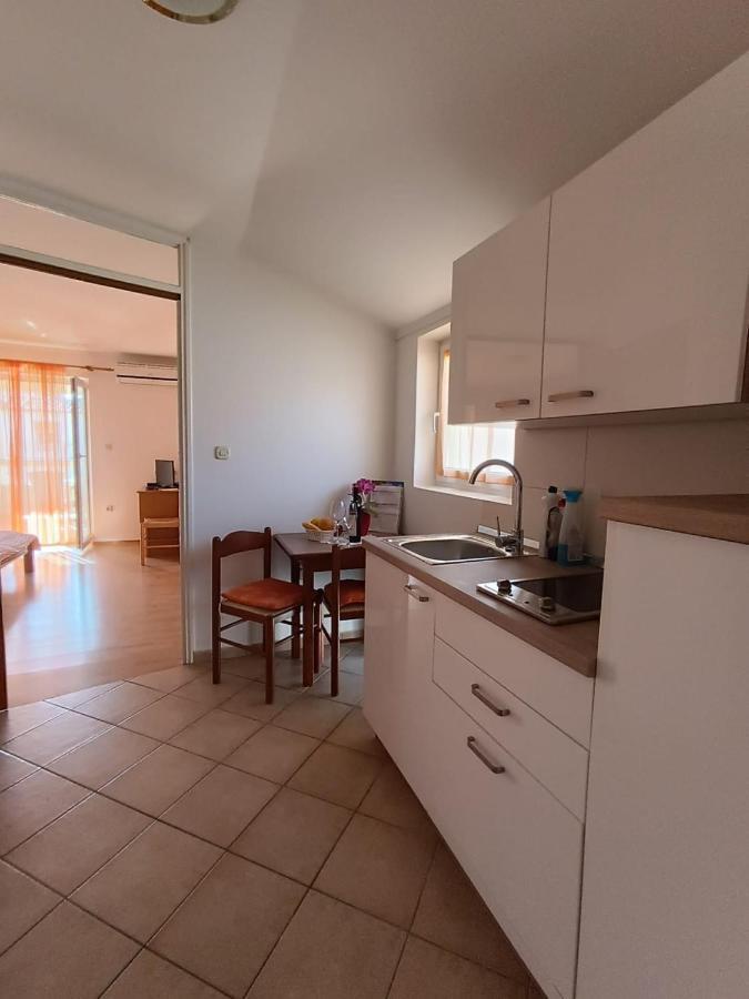 Apartments And Rooms By The Sea Palit, Rab - 5010 Экстерьер фото